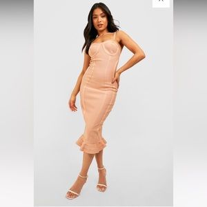 Boohoo PETITE BANDAGE FRILL HEM MIDI DRESS